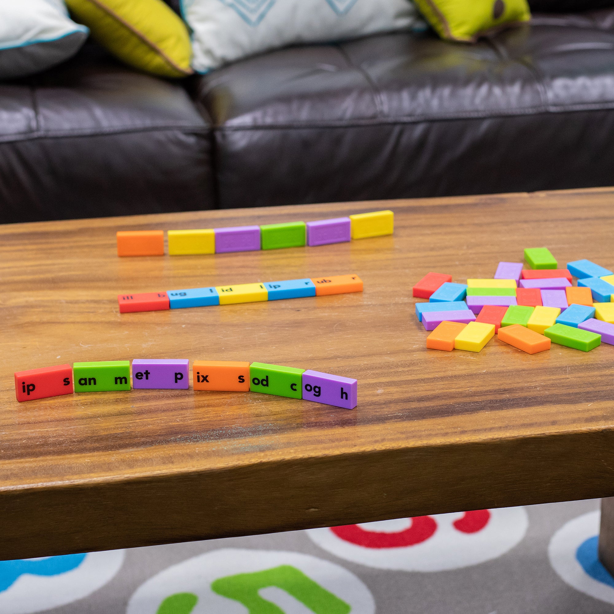 Phonics Dominoes: Short Vowels